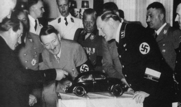 https://nuestrascharlasnocturnas.com/wp-content/uploads/2021/04/3c5b2-volkswagen-beetle-hitler-2.png