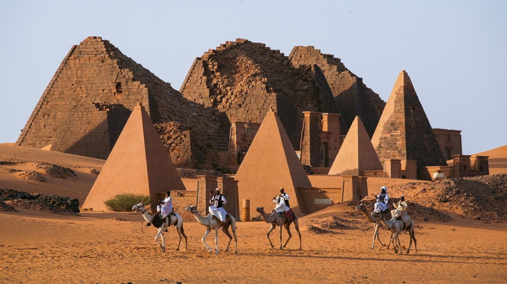 https://nuestrascharlasnocturnas.com/wp-content/uploads/2021/07/d3af8-piramides-sudan-6.jpg