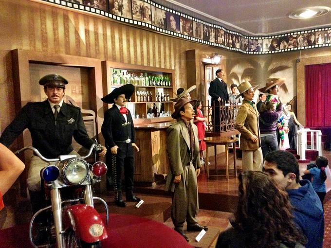 https://nuestrascharlasnocturnas.com/wp-content/uploads/2021/07/f1fe6-museo-cera-2.jpg
