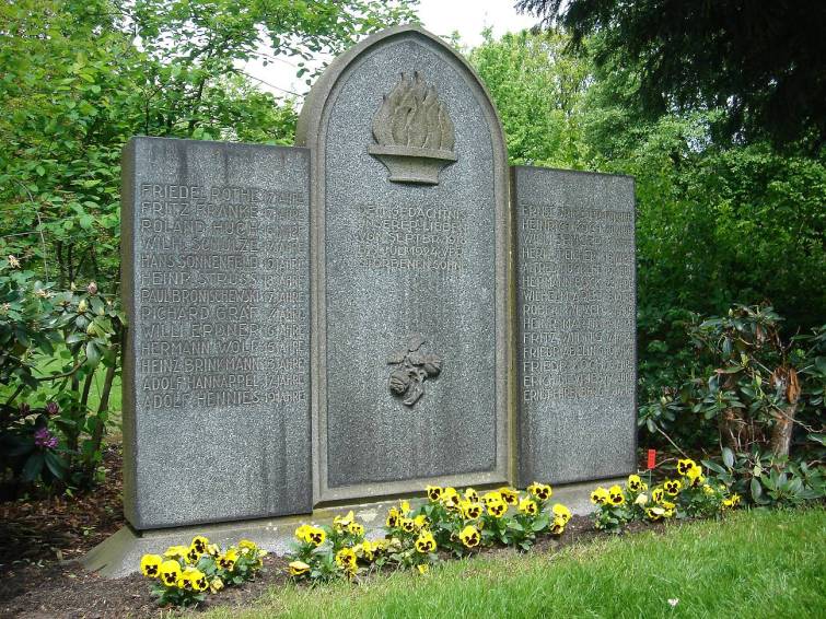 https://nuestrascharlasnocturnas.com/wp-content/uploads/2021/07/f2723-hannover_cemetery_stoecken_grave_fritz_haarmann_victims.jpg