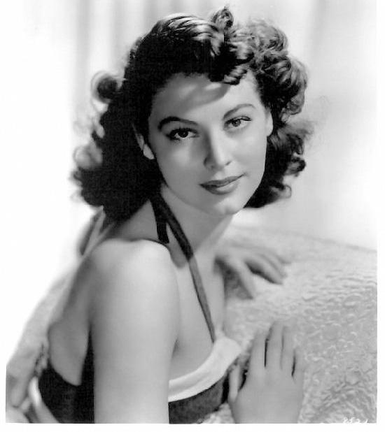 https://nuestrascharlasnocturnas.com/wp-content/uploads/2022/08/49359-avagardner.jpg